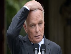 Fransa Başbakanı istifa etti