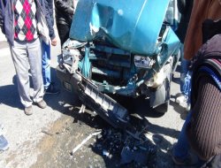 Çınar'da otomobil minibüse arkadan çarptı: 3 yaralı