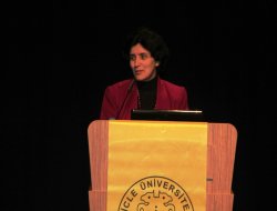 "Kitap okuma yerine, televizyon izliyoruz"