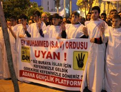 Mısır'daki idam kararlarına kefenli protesto