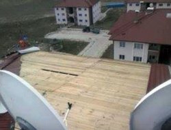 TOKİ konutlarının çatıları uçtu