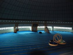 Farklı mimarisi ile gönüllere işlenen Camii