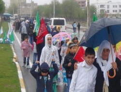 Sağanak yağmura rağmen halk Mevlit Alanında