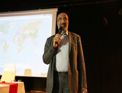 "Yeryüzünde mecazi anlamda Allah'ın Halifesiyiz"