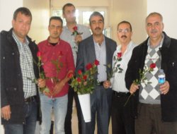 Enerji-Bir-Sen gül dağıttı