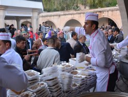 Şanlıurfa'da 50 bin kişilik tirit ikramı