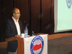 "Kuran'daki her kıssa bizim aynamızdır"