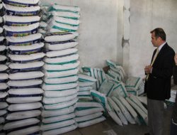 Diyarbakır'da karpuz yetiştiricilerine gübre desteği