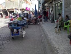 Ergani'de kaldırımı işgal eden esnaflar anonsla uyarıldı