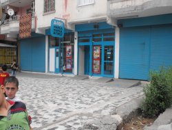 Markete ses bombası atıldı