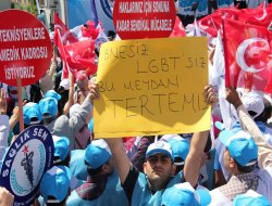 1 Mayıs`ın En Anlamlı Pankartları Bu Meydanda...