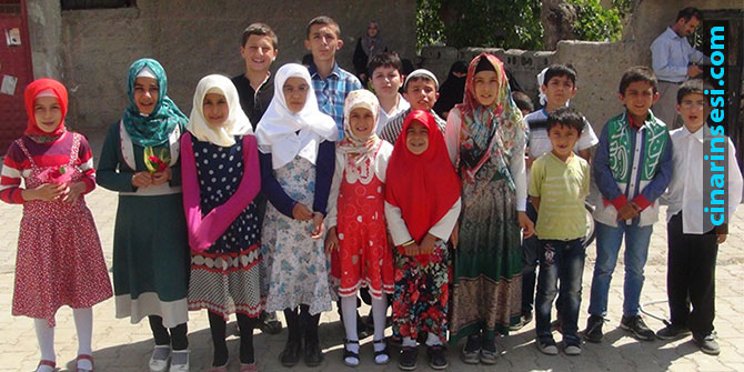 Batman'ın Akyürek Mahallesi'nde çocuklardan anlamlı kutlu doğum etkinliği