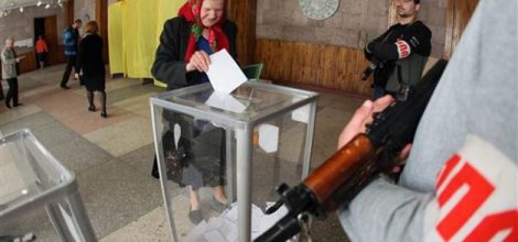 Ukrayna'da silahların gölgesinde referandum