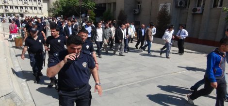 Gültekin: Yaşananlar bir komplo