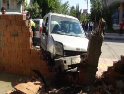 Duvarı yıktıktan sonra durabildi