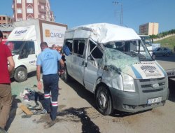 Öğrenci servisi kaza yaptı: 7 yaralı