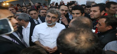 Taziye evinin evsahibi bir bakan: Taner Yıldız