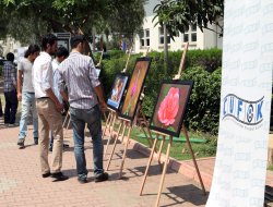Zihinsel engelli fotoğrafçılar, Çukurova Üniversitesi'nde sergi açtı