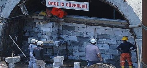 Soma'daki madenin girişi duvarla kapatılıyor