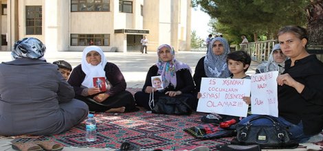 Annnelerin 'PKK çocuğumu ver' eylemi sürüyor
