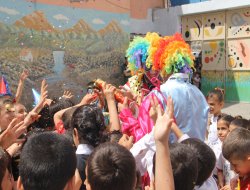 Lise öğrencilerinden minik kardeşlerine oyun parkı