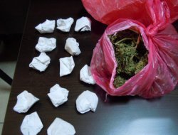 Tarsus'ta uyuşturucu satıcıların baskın