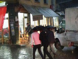 Ani yağış Bitlislileri hazırlıksız yakaladı