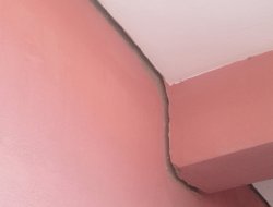 Yıkılma tehlikesi bulunan okula sağlam raporu!