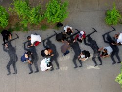 Kömürlerle 301 maden işçisinin silueti resmedildi