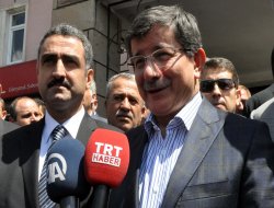 Davutoğlu: Bölge halkını PKK'nin insafına bırakmayacağız