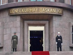 Yol kesen PKK'liler bir kamyonu yakarak sürücüyü darp etti