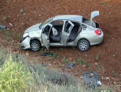 Otomobil tarlaya uçtu: 5 yaralı