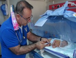 Yeni doğan bebek birçok hastalığa birden yakalandı