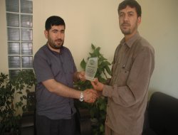 Umut Der'den Kervan FM'e anlamlı plaket