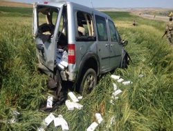 Kaza yapan araçtan 10 bin paket kaçak sigara çıktı
