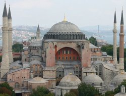 "Ayasofya'nın müze kalması Bizans'a hizmettir!"
