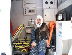 Hastalar ambulansla oy kullanmaya götürüldü