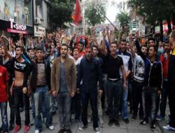 İstanbul'da solcu çeteler çatıştı, arada kalan masum bir çocuk hayatını kaybetti