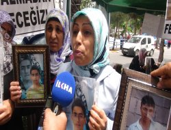 Annelerle adeta alay ediyorlar