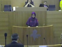 Belçika'da başörtülü vekile ırkçı saldırı