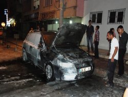 Diyarbakır'da otomobil kundaklandı