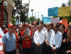 Belediyeden çıkarılan taşeron işçiler eylem yaptı
