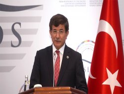 Davutoğlu, muhalefetle görüşüyor