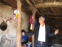 Evi yıkılmak üzere olan köylü vatandaş yardım bekliyor
