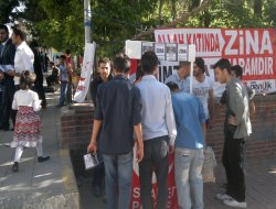 'Zina haramdır! Suç sayılsın' kampanyası