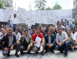 İşçilerin oturma eylemi devam ediyor