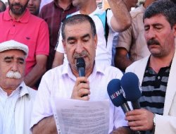 Diyarbakır AK Parti İl Başkanlığı önünde açıklama yapan Taşeron işçiler kadro istedi