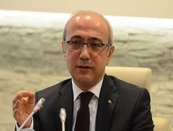 Bakan Elvan rahatsızlanarak hastaneye kaldırıldı