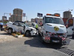 Kurtarıcı ve araba çarpıştı: 4 yaralı