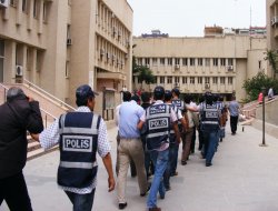 Batman'da örgütlenme baskını: 13 gözaltı